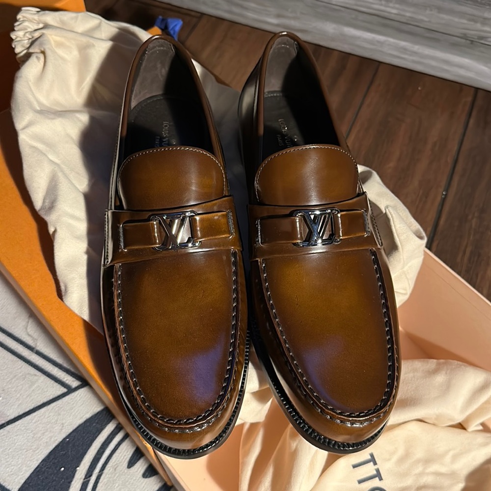 Lv shoes size 10.5 never worn
